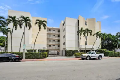7601 Byron Ave #3C, Miami Beach: photo 1 of 42