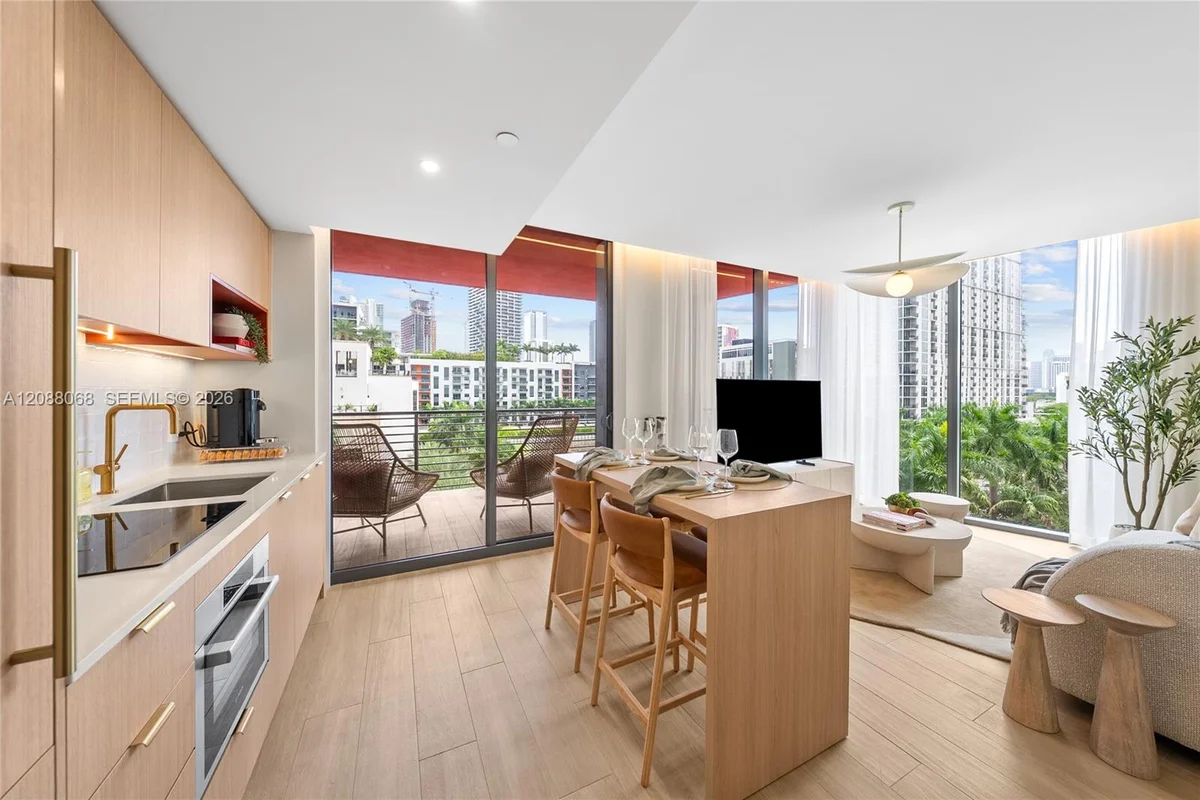 90 NE 32nd St #501, Miami: photo 1 of 37