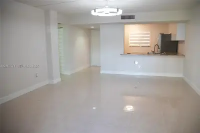 8635 NW 8th St #103, Miami: photo 1 of 15