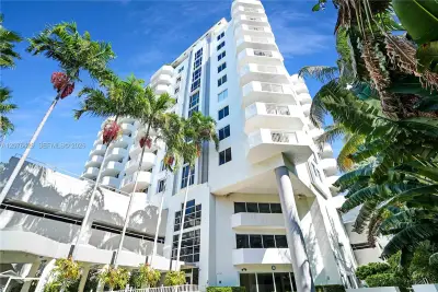 1621 Bay Rd #604, Miami Beach: photo 1 of 30