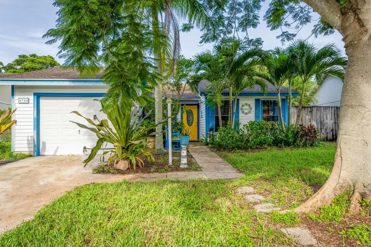 4744 Brook Dr, West Palm Beach: photo 1 of 21