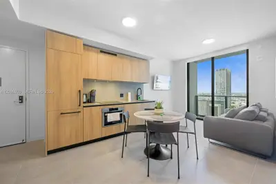 121 NE 5th St #3006, Miami: photo 1 of 22