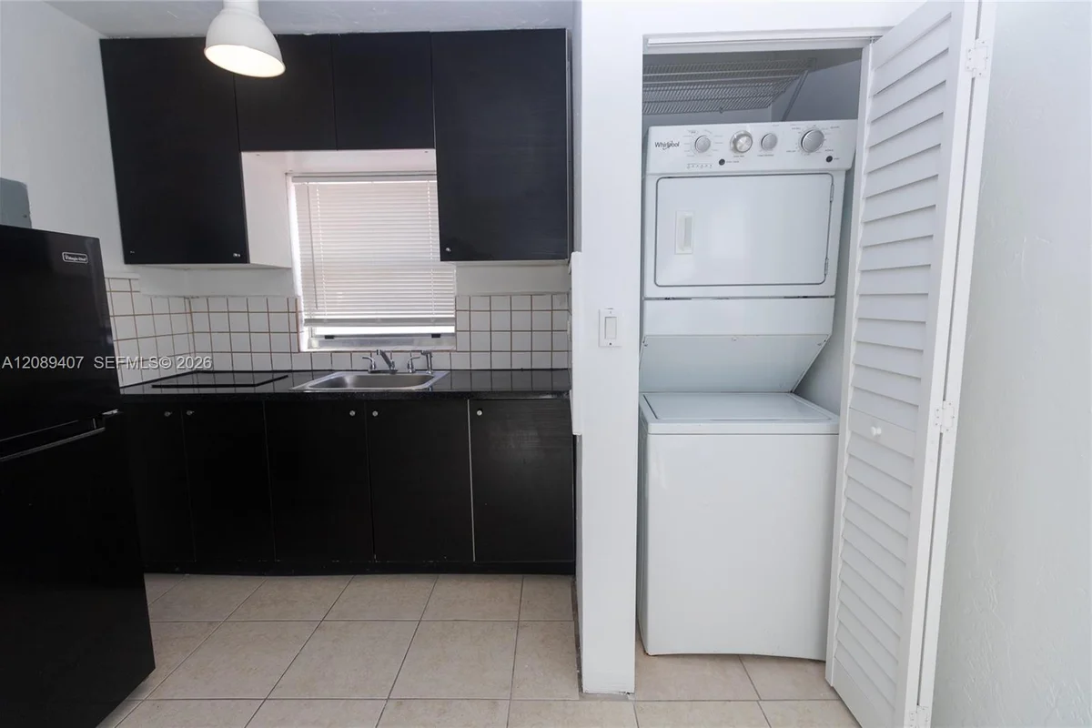 1840 Fillmore St #6, Hollywood: photo 1 of 23