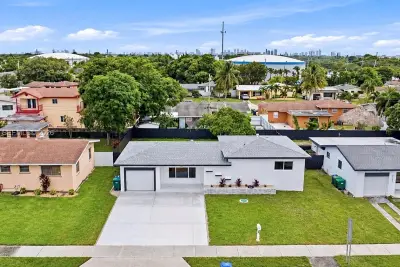 19201 NW 10th Ct, Miami Gardens: photo 1 of 15
