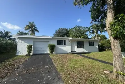 4711 SW 31st Dr, West Park: photo 1 of 11