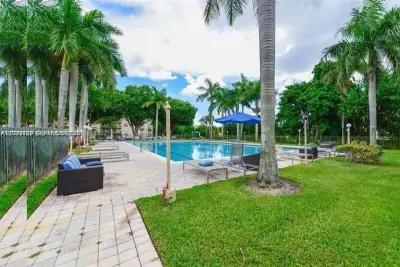 9350 Fontainebleau Blvd #209, Miami: photo 1 of 4