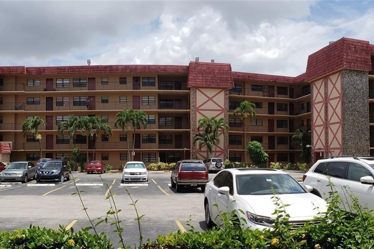 1325 W 68th St #214, Hialeah: photo 1 of 29