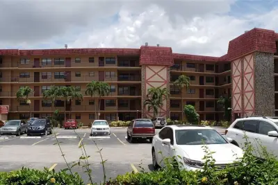 1325 W 68th St #214, Hialeah: photo 1 of 29