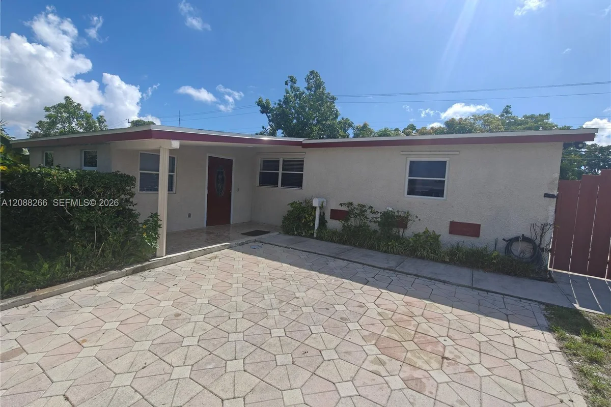 801 N 70th Ave, Hollywood: photo 1 of 32