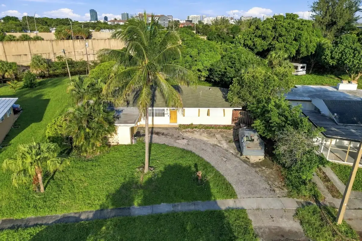 430 N Ware Dr, West Palm Beach: photo 1 of 32