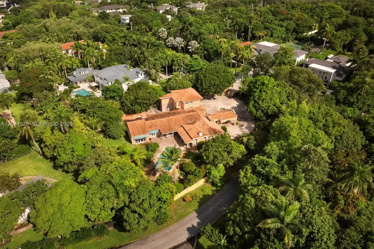 4820 SW 82nd St, Miami: photo 1 of 5