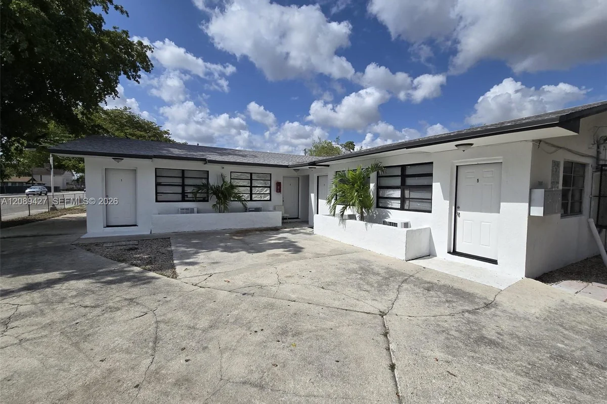 7090 NW 17th Ave #3, Miami: photo 1 of 16
