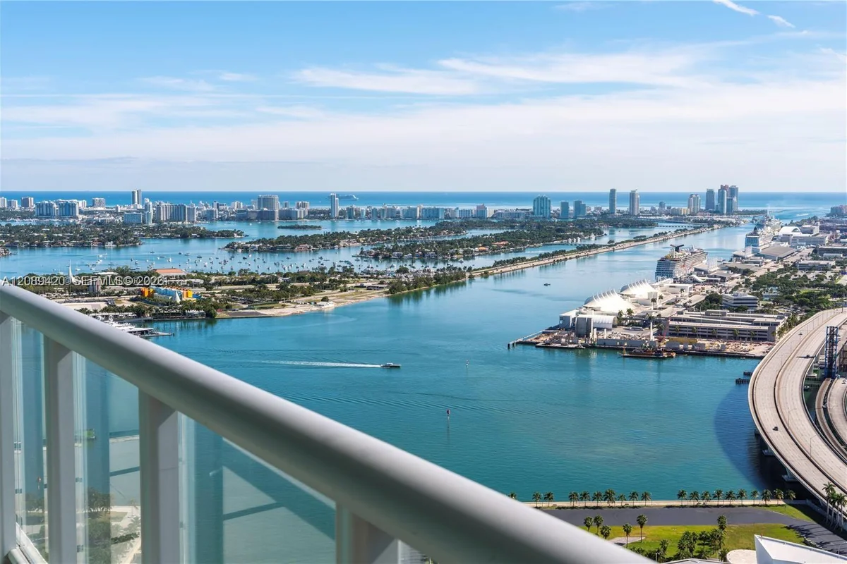 888 Biscayne Blvd #3302, Miami: photo 1 of 33
