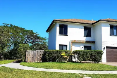 28801 SW 160th Ct, Homestead: photo 1 of 13