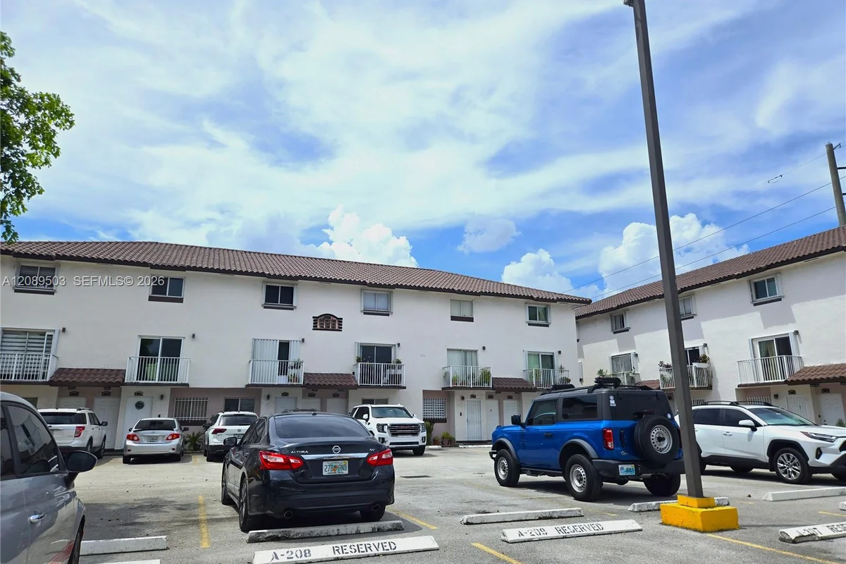 800 SW 104th Ct #A-105, Miami: photo 1 of 16