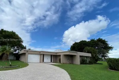 6105 Royal Poinciana Ln, Tamarac: photo 1 of 19