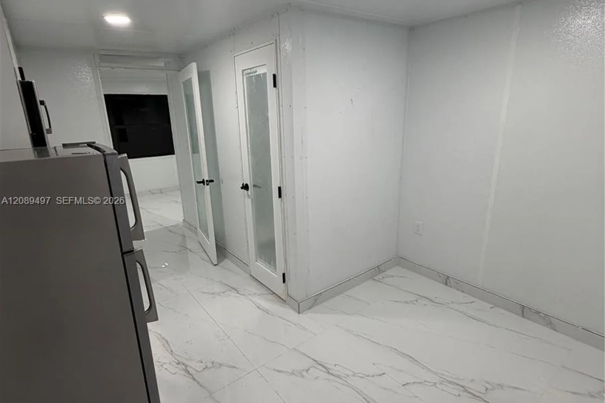11060 SW 221st Ter #b, Miami: photo 1 of 8