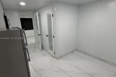 11060 SW 221st Ter #b, Miami: photo 1 of 8