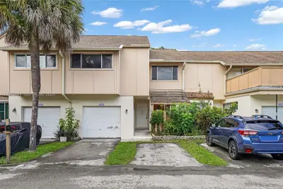8253 NW 9th Ct #2, Plantation: photo 1 of 33