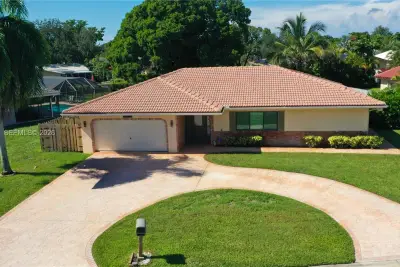 10650 NW 42nd Dr, Coral Springs: photo 1 of 31