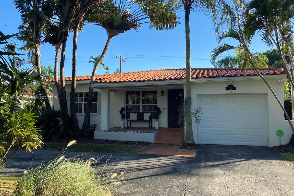 600 Alminar Ave, Coral Gables: photo 1 of 14