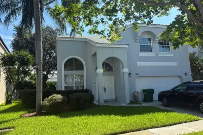 989 NW 156 Ave, Pembroke Pines: photo 1 of 17