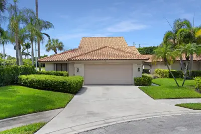 2505 Iroquois Cir, West Palm Beach: photo 1 of 25