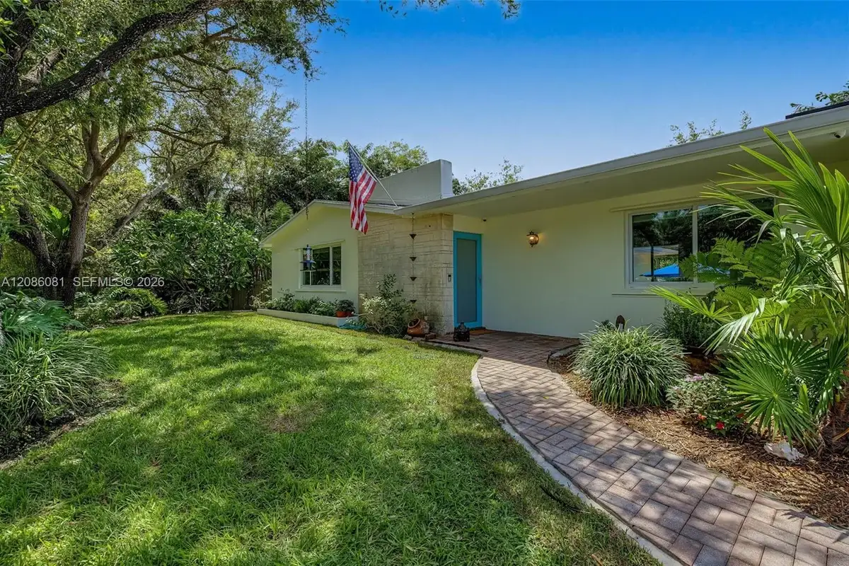18740 SW 86th Ave, Cutler Bay: photo 1 of 31