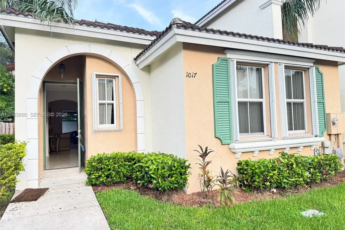 1017 NE 42nd Pl, Homestead: photo 1 of 9