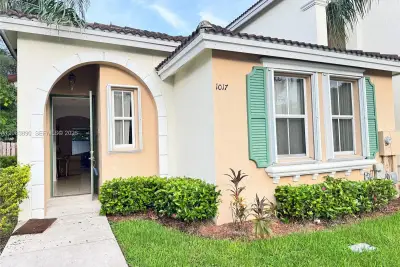 1017 NE 42nd Pl, Homestead: photo 1 of 9