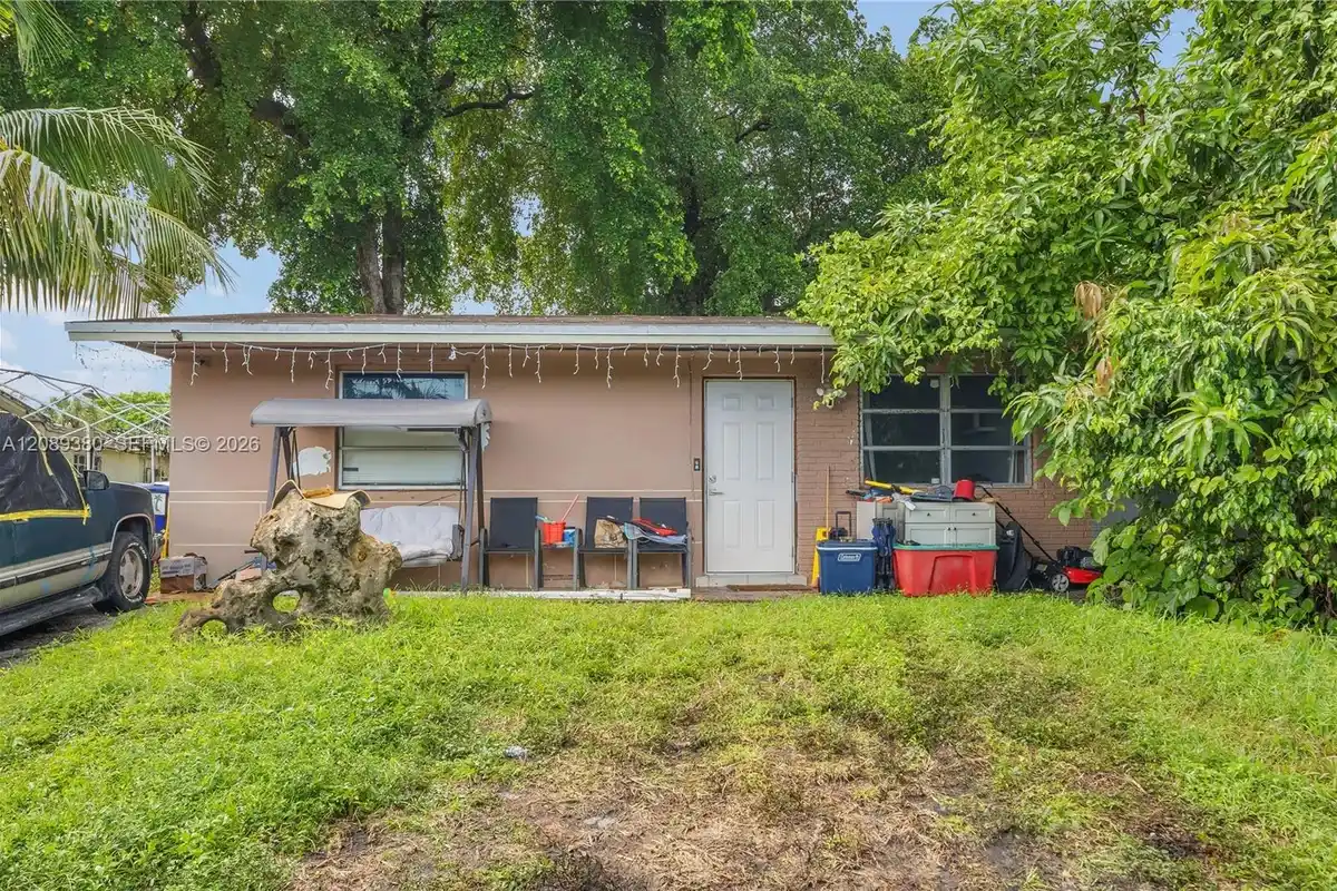 1947 SW 63rd Ter, North Lauderdale: photo 1 of 11