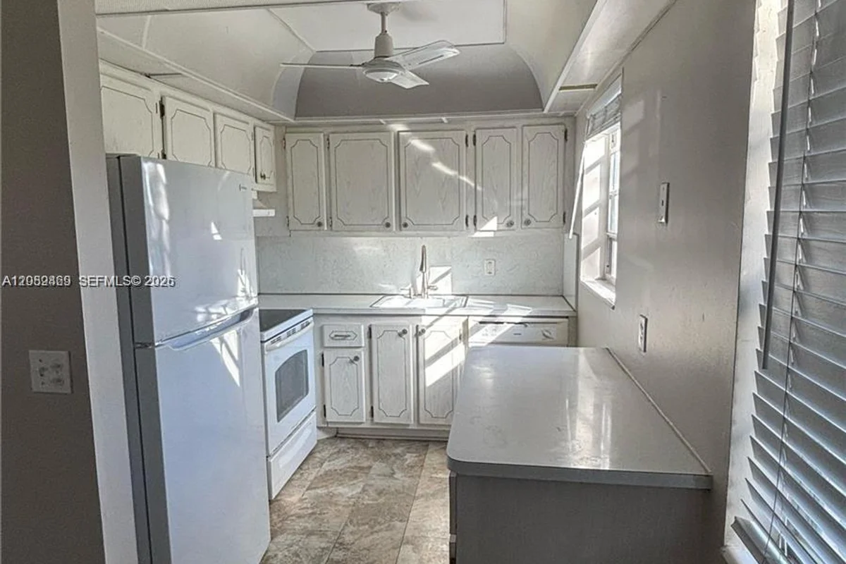 179 Canterbury #H, West Palm Beach: photo 1 of 11