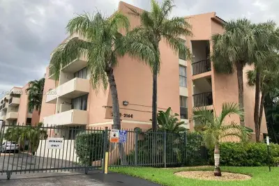 2160 SW 16th Ave #421, Miami: photo 1 of 22