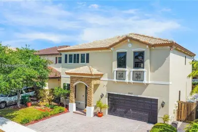 10431 SW 228th Ter, Miami: photo 1 of 32