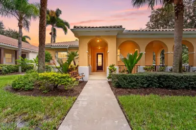 3723 Community Dr, Jupiter: photo 1 of 44
