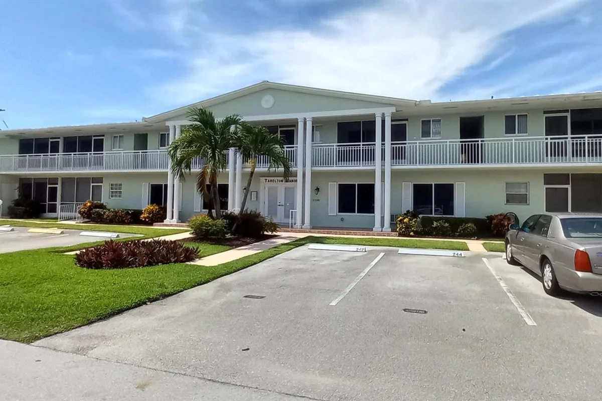 2100 NE 38th St #218, Lighthouse Point: photo 1 of 13