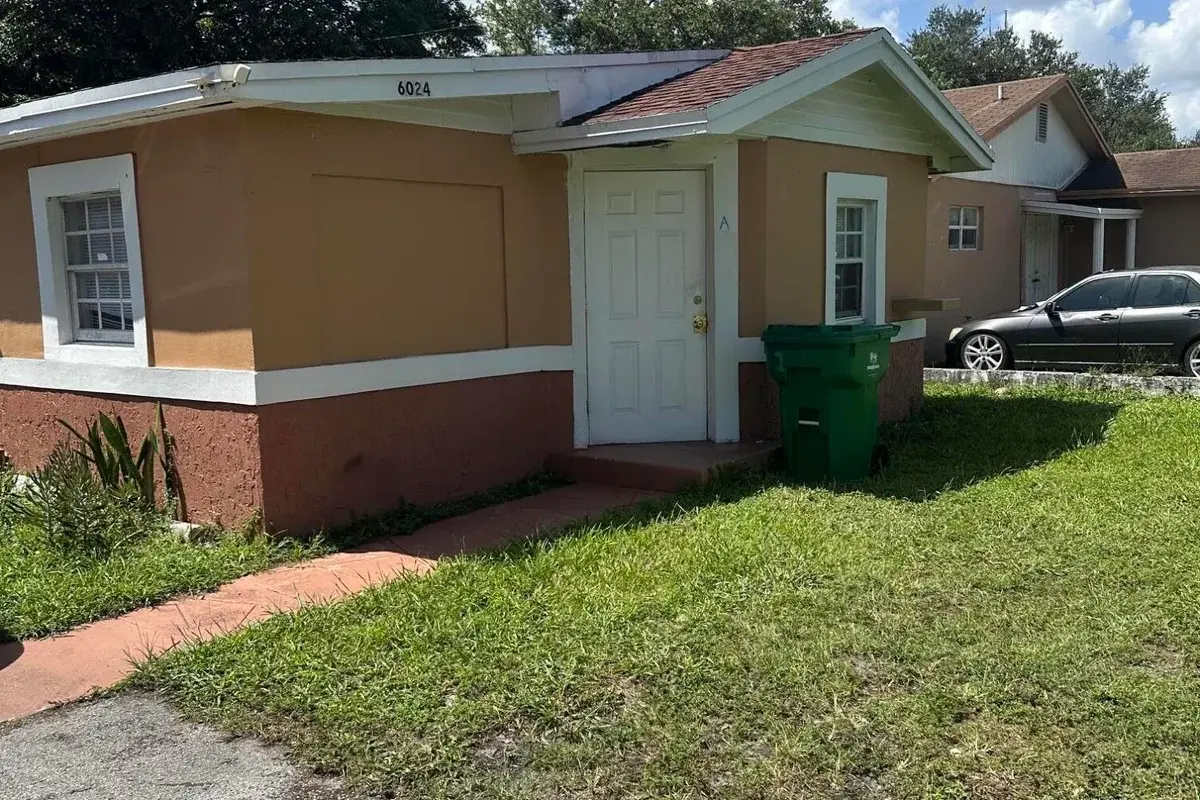6024 SW 40th St #A, Miramar: photo 1 of 7