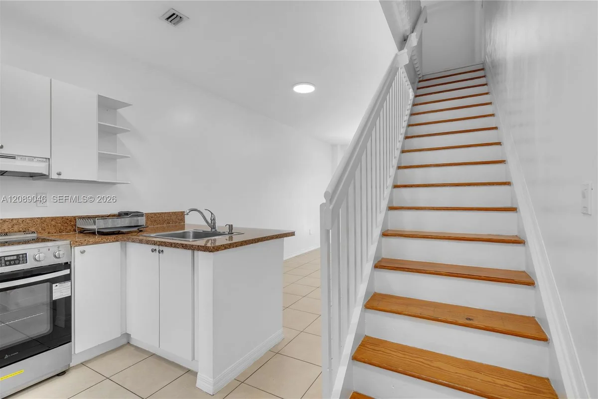 928 SW 3rd St #205, Miami: photo 1 of 21