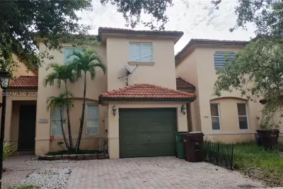 7965 W 33rd Ln, Hialeah: photo 1 of 25