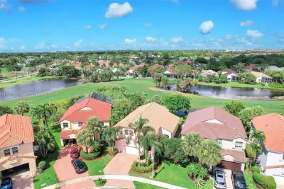 1637 SW 156th Ave, Pembroke Pines: photo 1 of 27