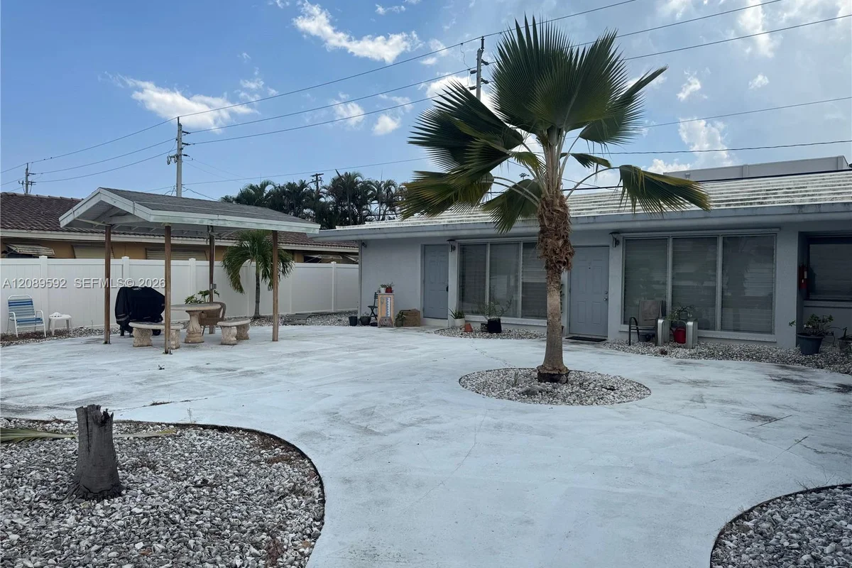 2716 NE 32nd St #5, Fort Lauderdale: photo 1 of 13