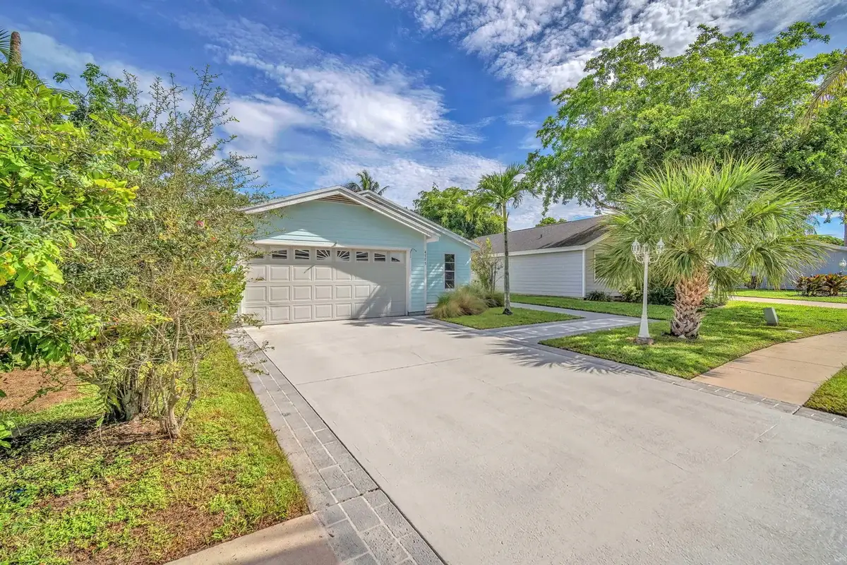 4775 Brook Dr, West Palm Beach: photo 1 of 37