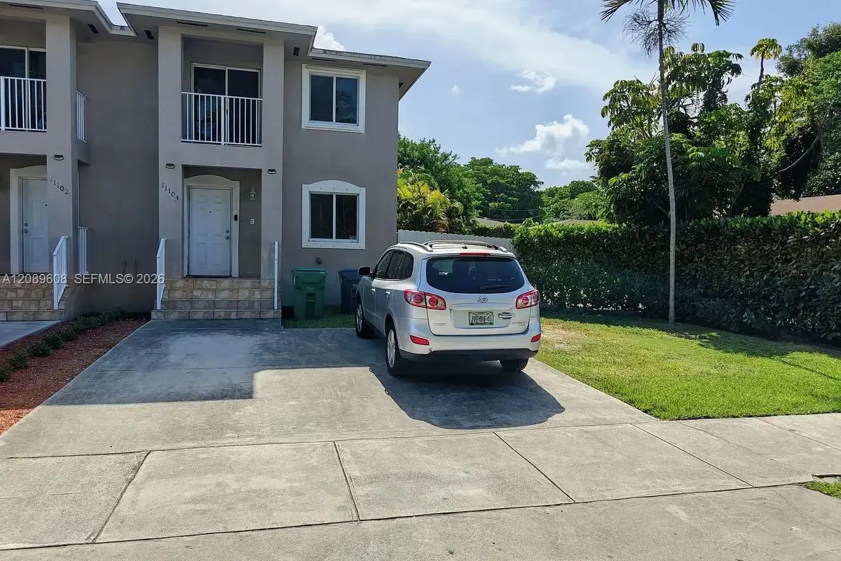 11104 NE 14th Ave, Miami: photo 1 of 14