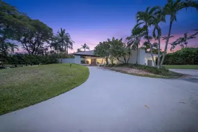 8925 SW 102nd Ter, Miami: photo 1 of 69