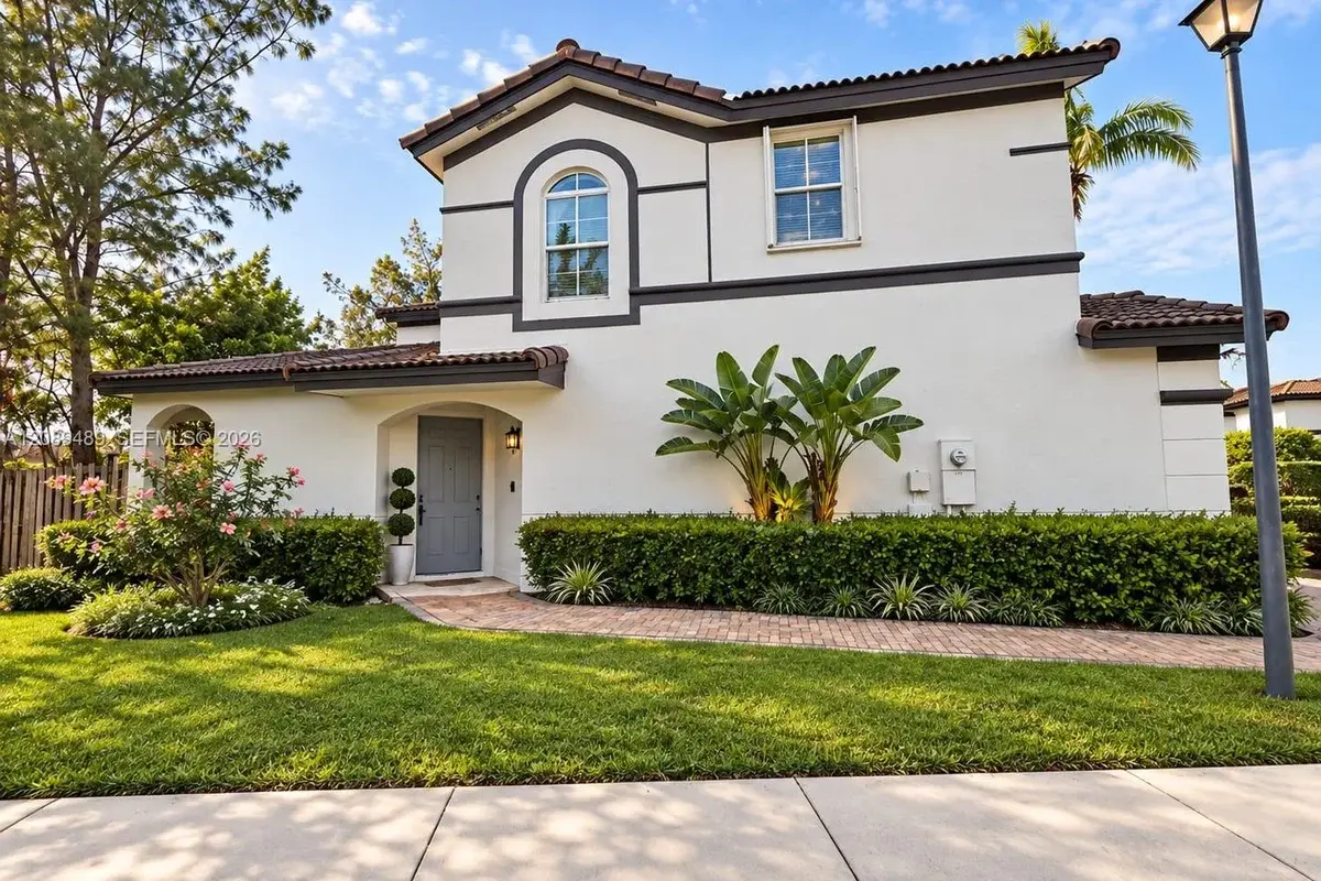 7800 NW 116th Pl, Doral: photo 1 of 39