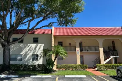 471 Lake Dora Dr, West Palm Beach: photo 1 of 40
