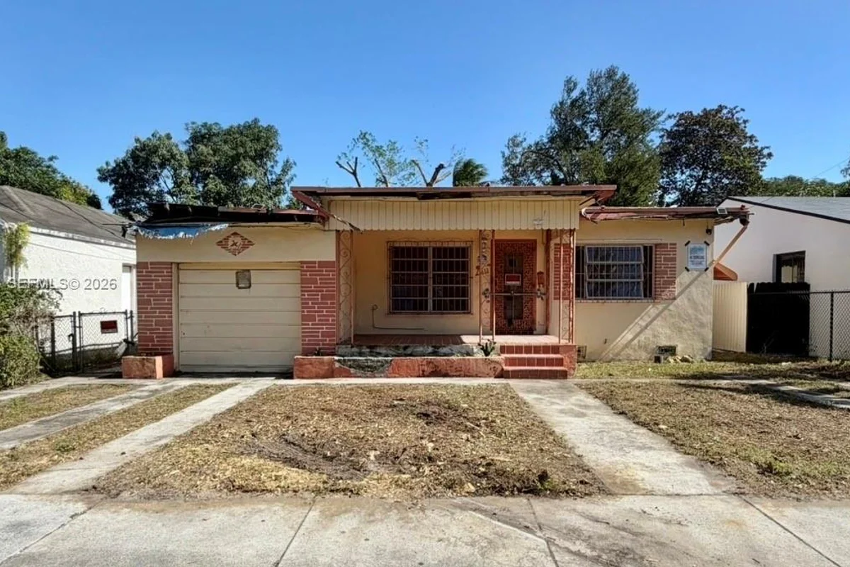 3233 NW 13th Ave, Miami: photo 1 of 6