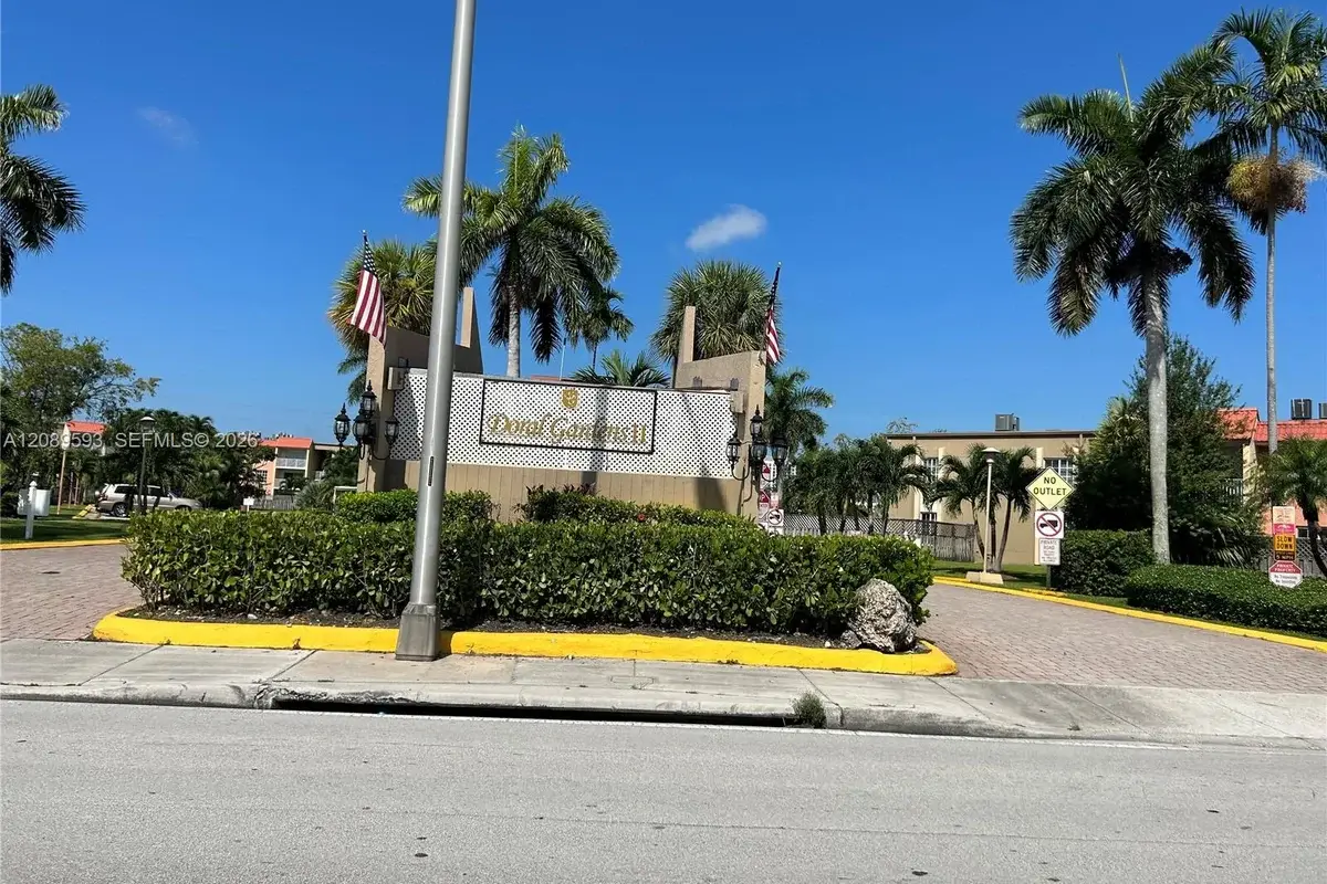 5201 Geneva Way #207, Doral: photo 1 of 32