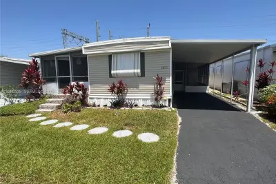 2957 SW 54th St, Dania Beach: photo 1 of 20