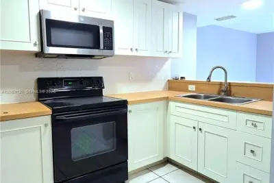 328 NW 12th Ave #12, Miami: photo 1 of 28